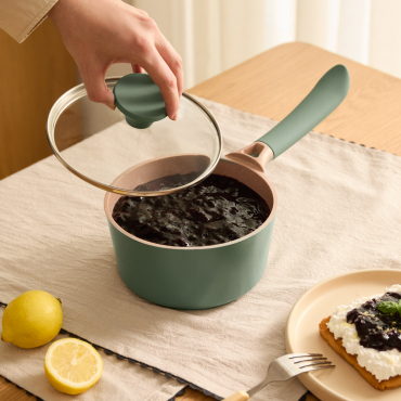 SAUCEPAN STUDIO - Cast aluminium saucepan with ceramic coating Sage