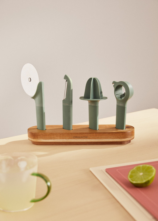 KITCHENWARE STUDIO - Set of 4 kitchen utensils with wooden stand