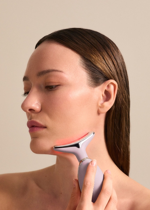 SKINCARE CONTOUR 4 in 1 - 4-in-1 neck and face firming device with EMS and LED light therapy