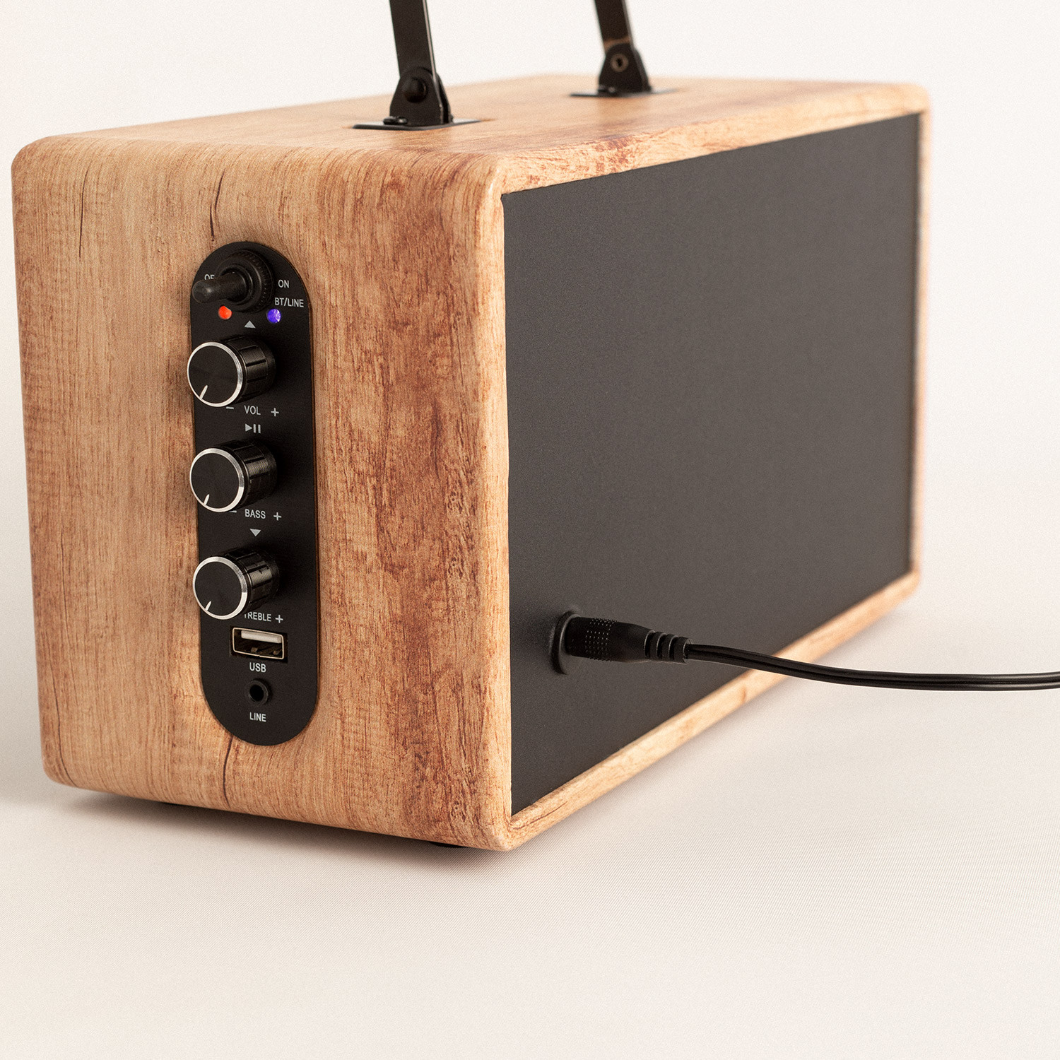 retro wooden bluetooth speaker