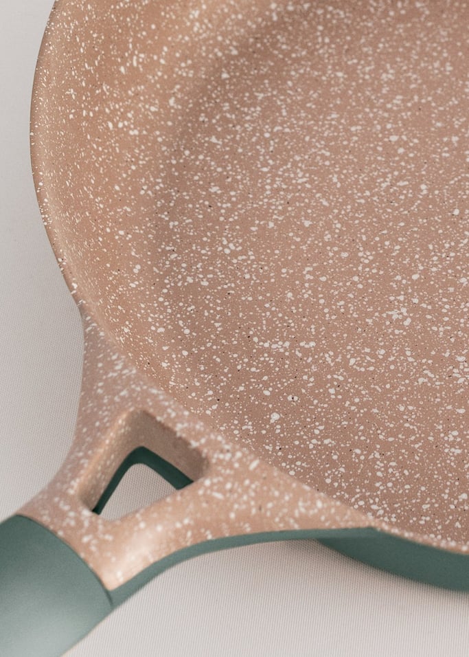 PAN STUDIO - Cast aluminium frying pan with ceramic coating, gallery image 4