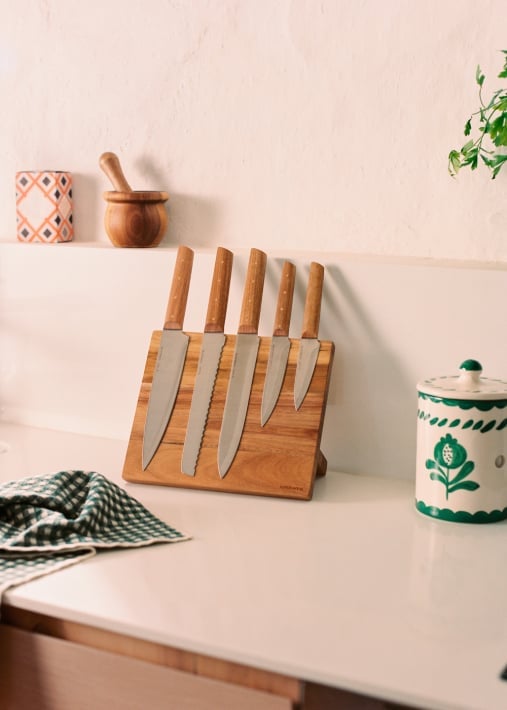 Buy KITCHENWARE ESSENTIALS - Kitchen knife set with magnet