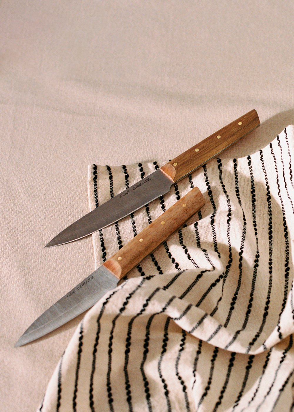 KITCHENWARE ESSENTIALS Kitchen knife set with magnet