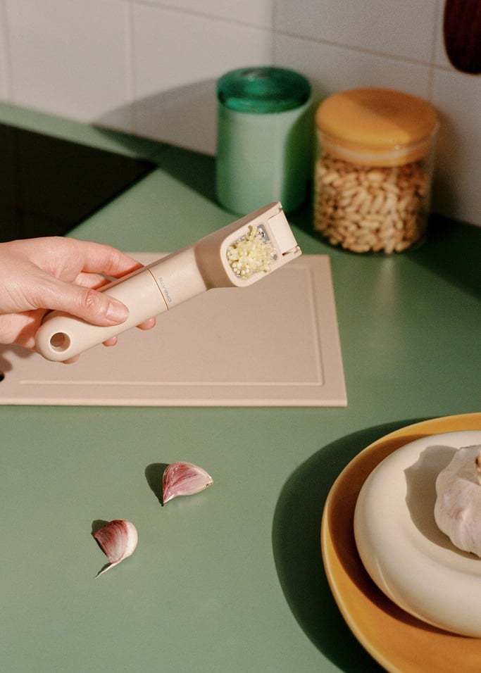 KITCHENWARE STUDIO - Garlic press, gallery image 3