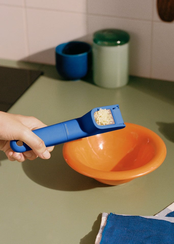 KITCHENWARE STUDIO - Garlic press, gallery image 4