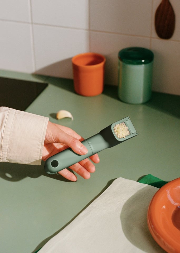 KITCHENWARE STUDIO - Garlic press, gallery image 4