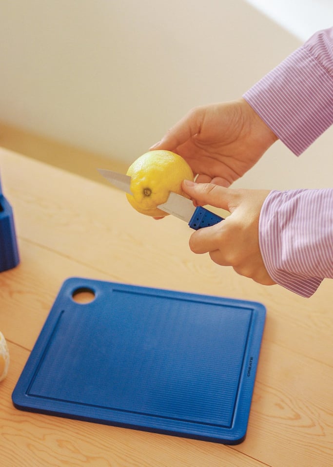 KITCHENWARE STUDIO - Set of 2 chopping boards and 4 kitchen knives, gallery image 3