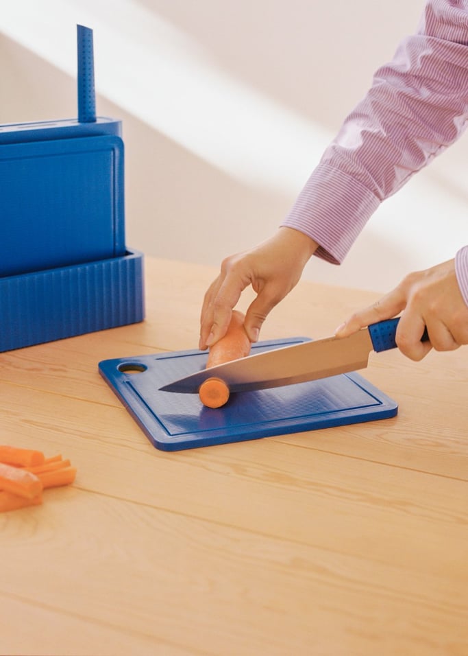 KITCHENWARE STUDIO - Set of 2 chopping boards and 4 kitchen knives, gallery image 4