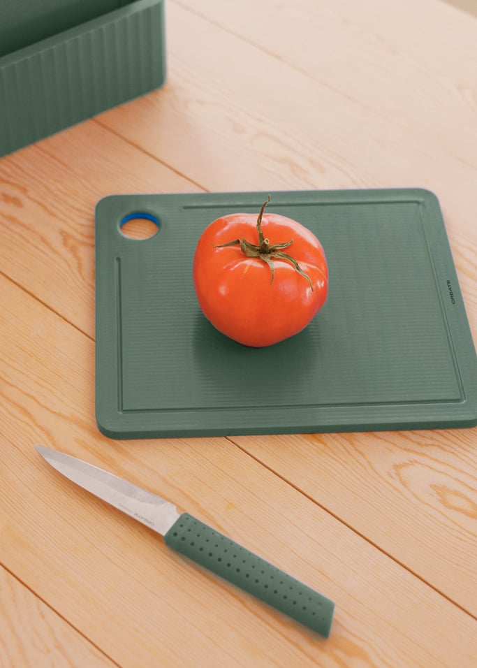 KITCHENWARE STUDIO - Set of 2 chopping boards and 4 kitchen knives, gallery image 3