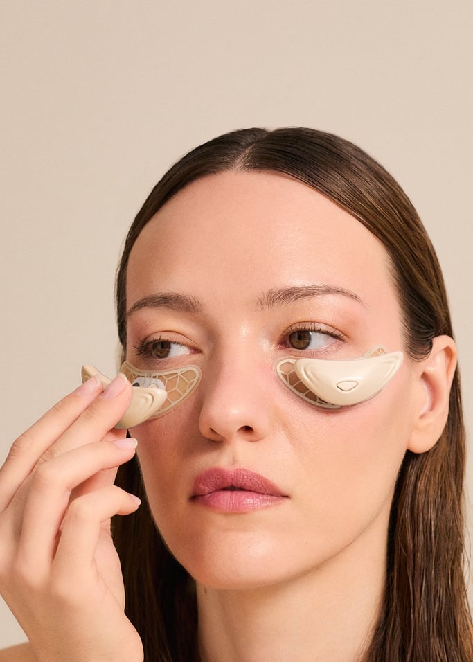 SKINCARE LED EYE PATCH 2 in 1 - Under-Eye Patches with EMS, Red LED Light Therapy and Charging Case, gallery image 3